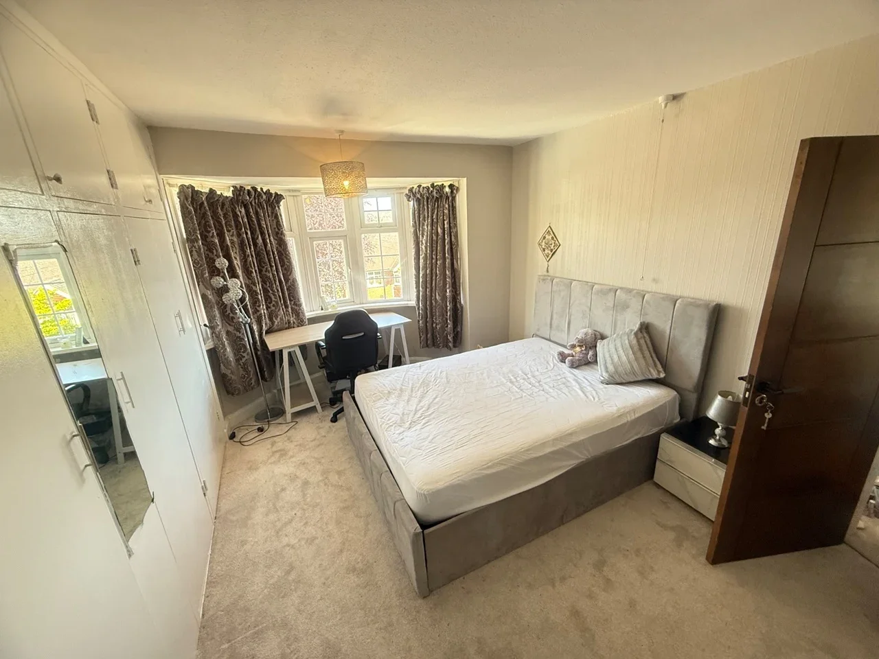 Room Colville Road in High Wycombe