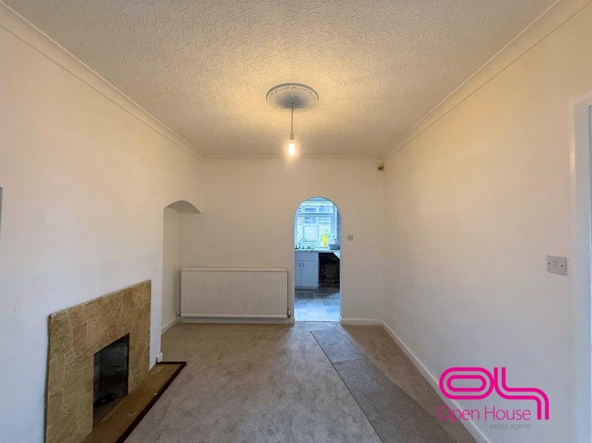 Flat Crompton Way in Bolton