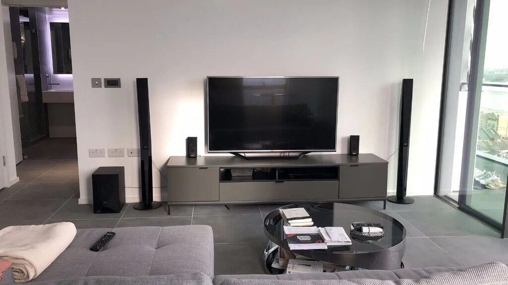 Flat Lawn House Close in Greater London