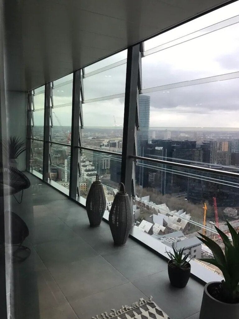 Flat Lawn House Close in Greater London