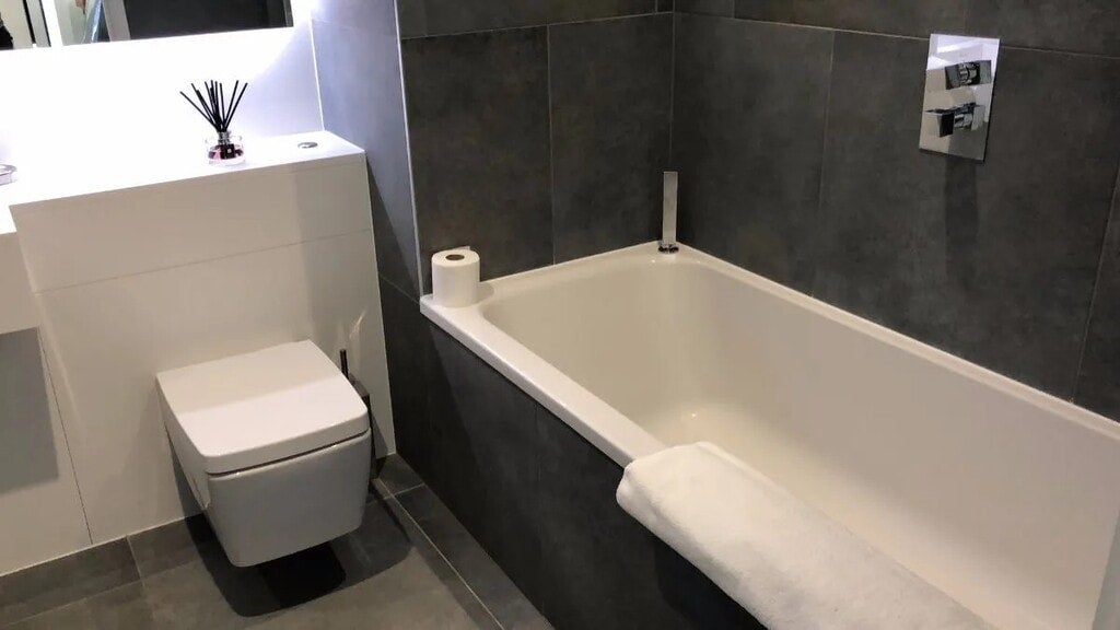 Flat Lawn House Close in Greater London