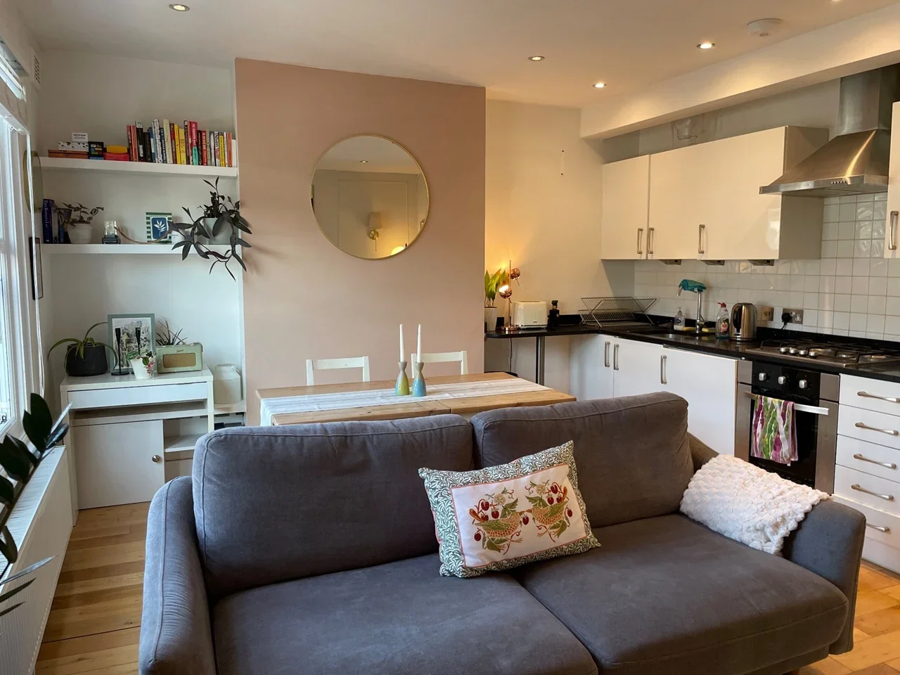 Flat Chaplin Road in Greater London