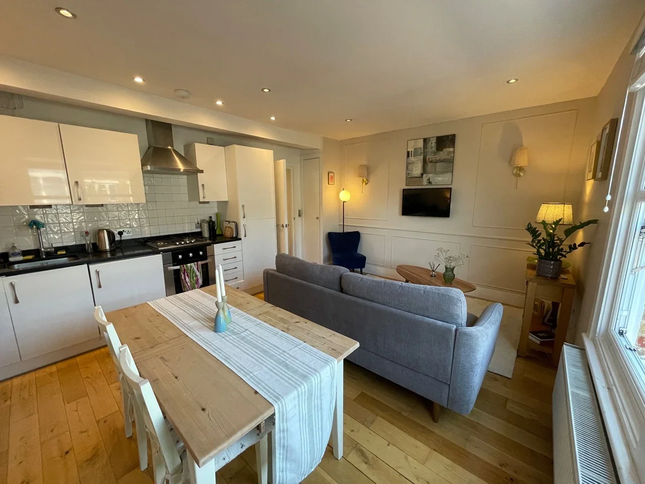 Flat Chaplin Road in Greater London