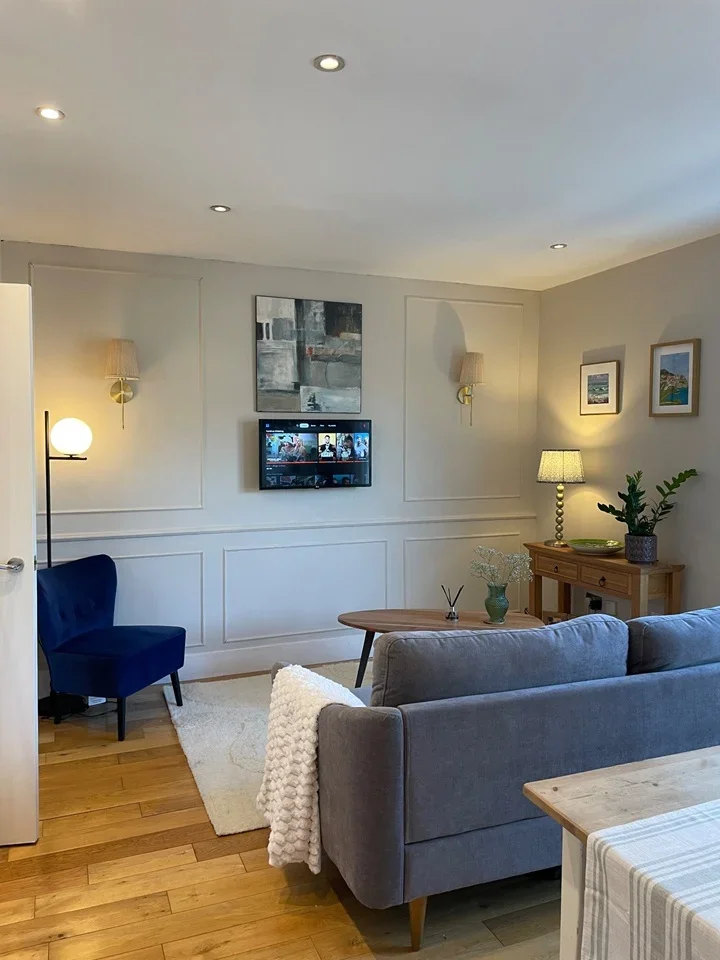 Flat Chaplin Road in Greater London