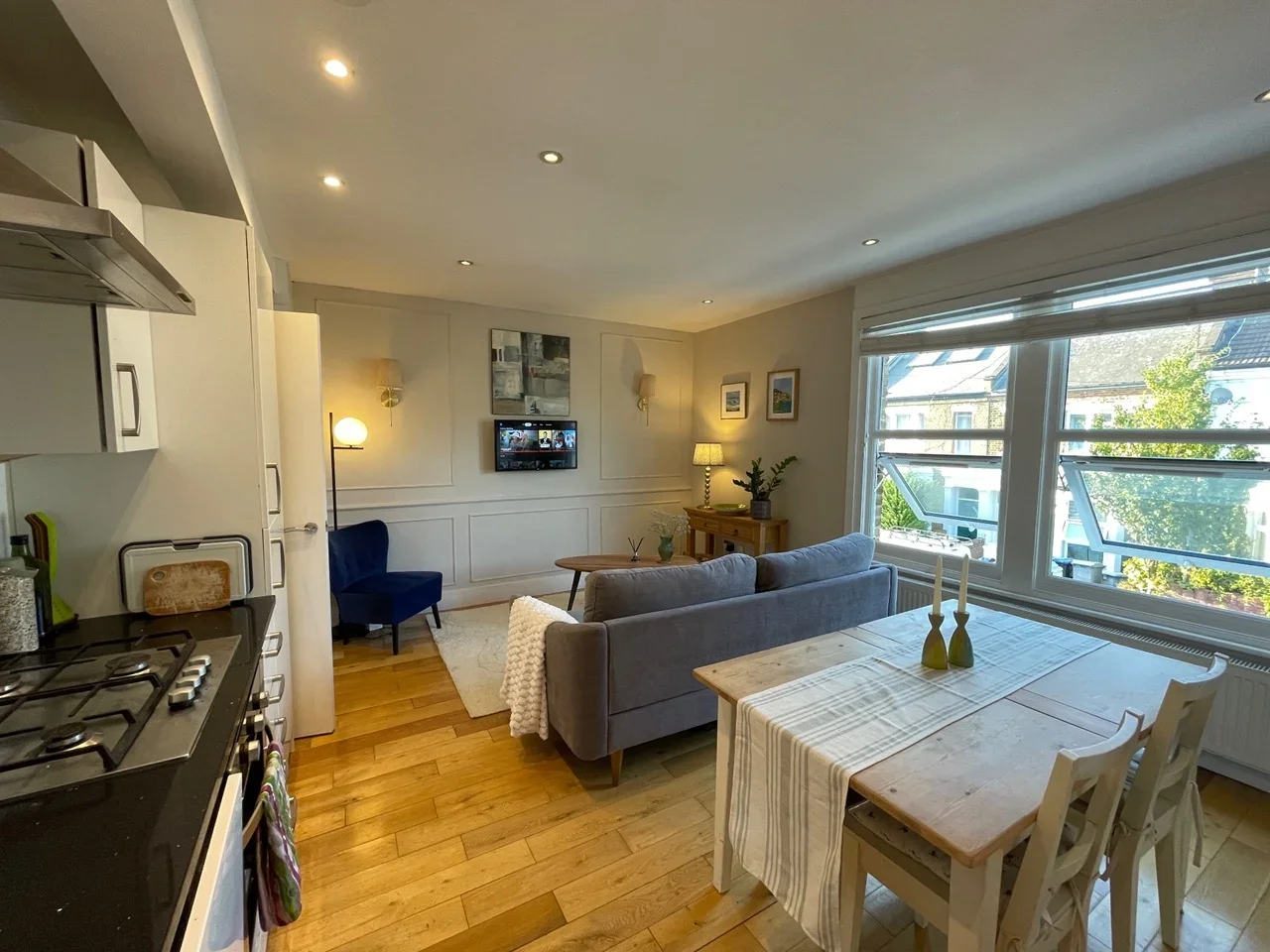 Flat Chaplin Road in Greater London