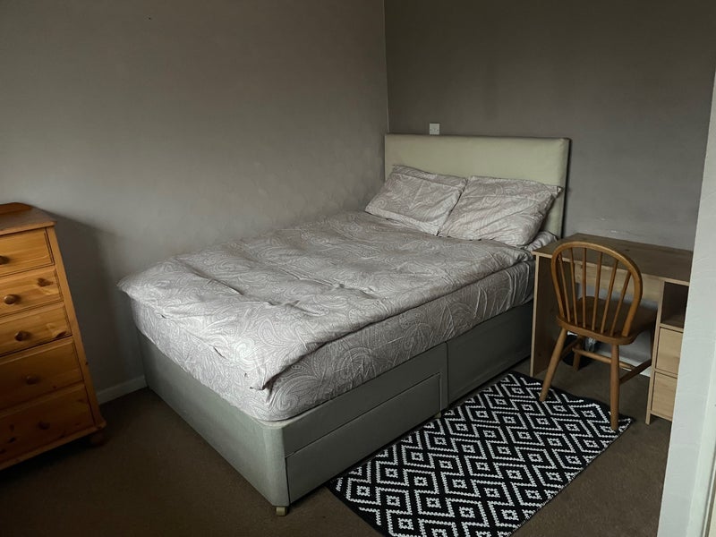 Room Tilgate Way in Crawley
