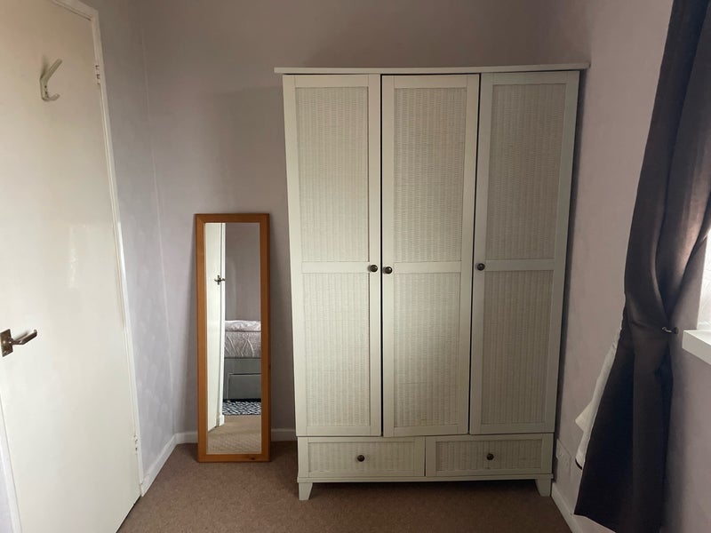Room Tilgate Way in Crawley