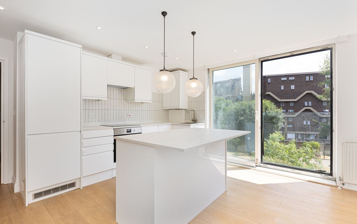 Flat Coldharbour Lane in Greater London