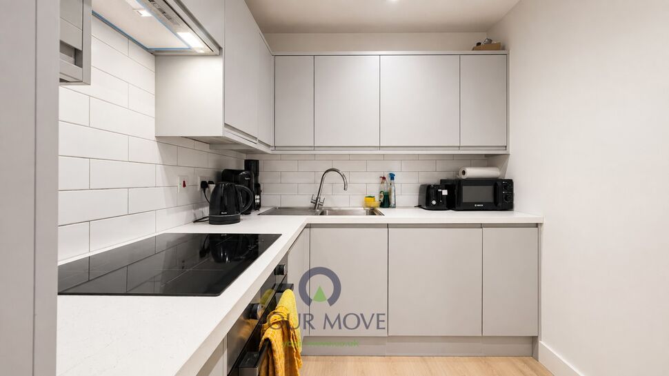 Flat Broadway in Greater London