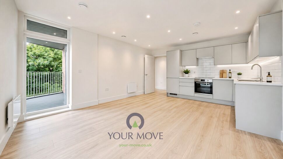 Flat Broadway in Greater London