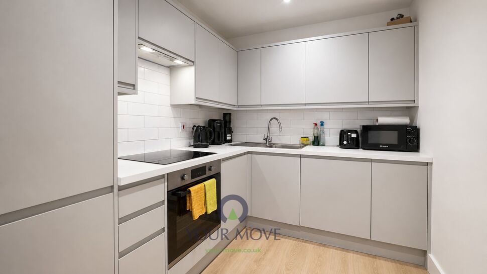Flat Broadway in Greater London