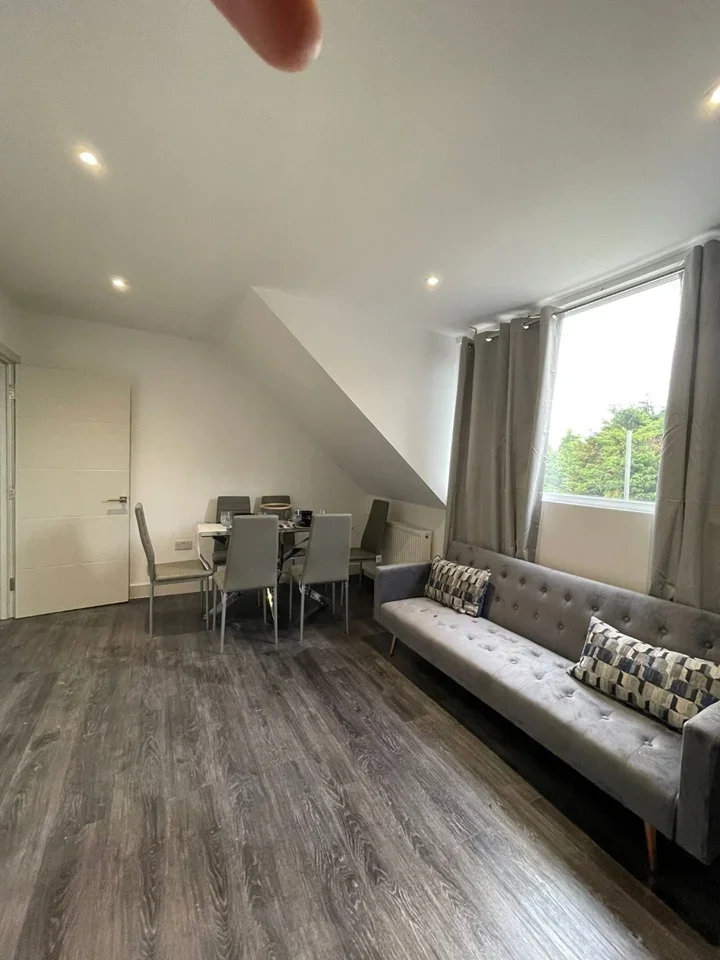 Flat Finchley Road in Greater London
