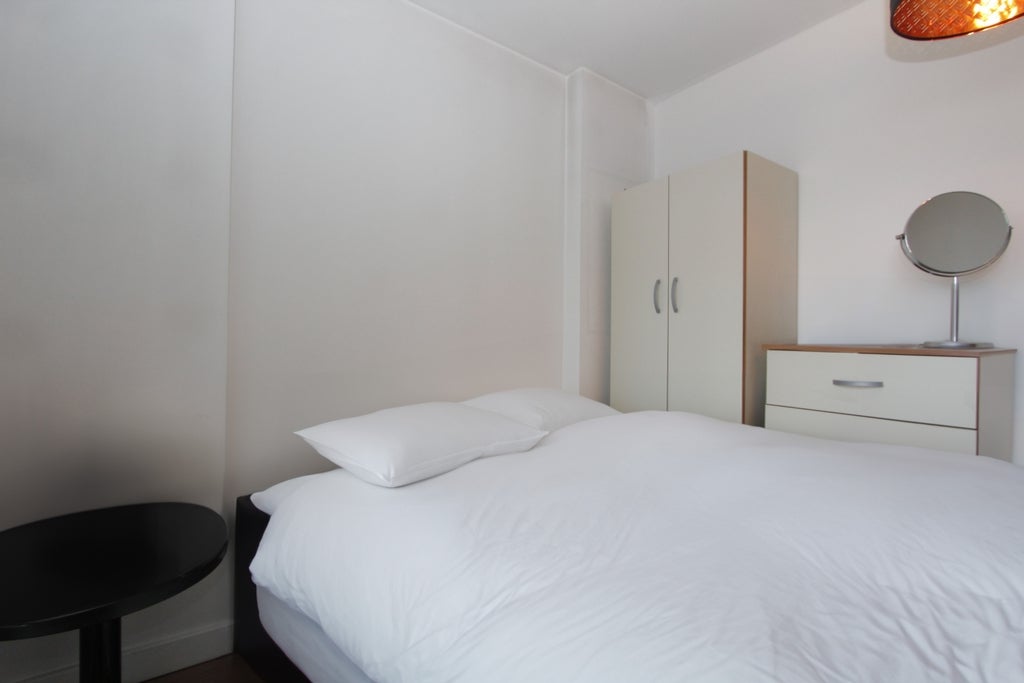 Room Globe Road in Greater London
