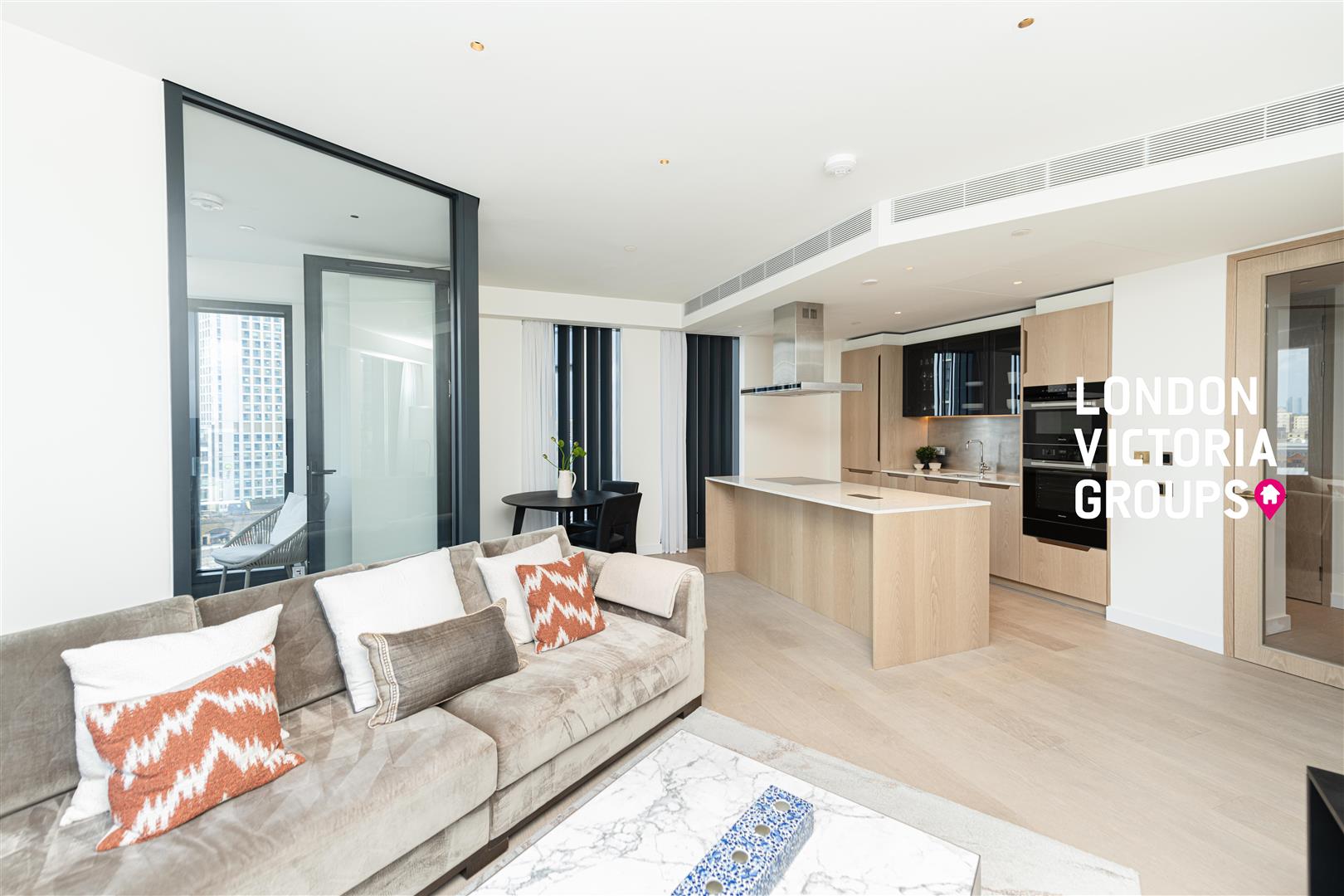 Flat Carnation Way in Greater London