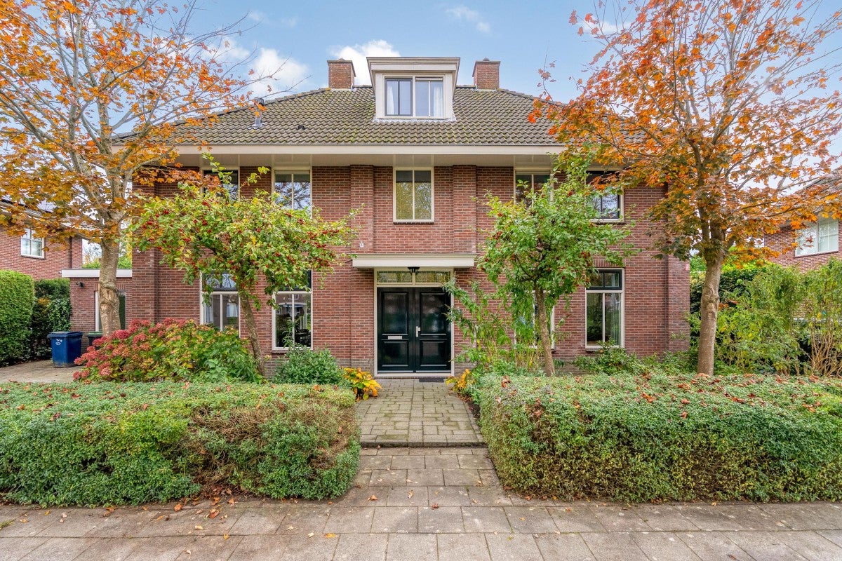 Henry Moorestraat 76 in Almere