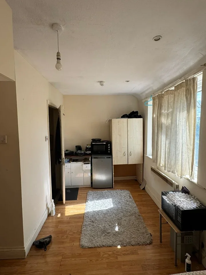 Room Carmelite Road in Greater London