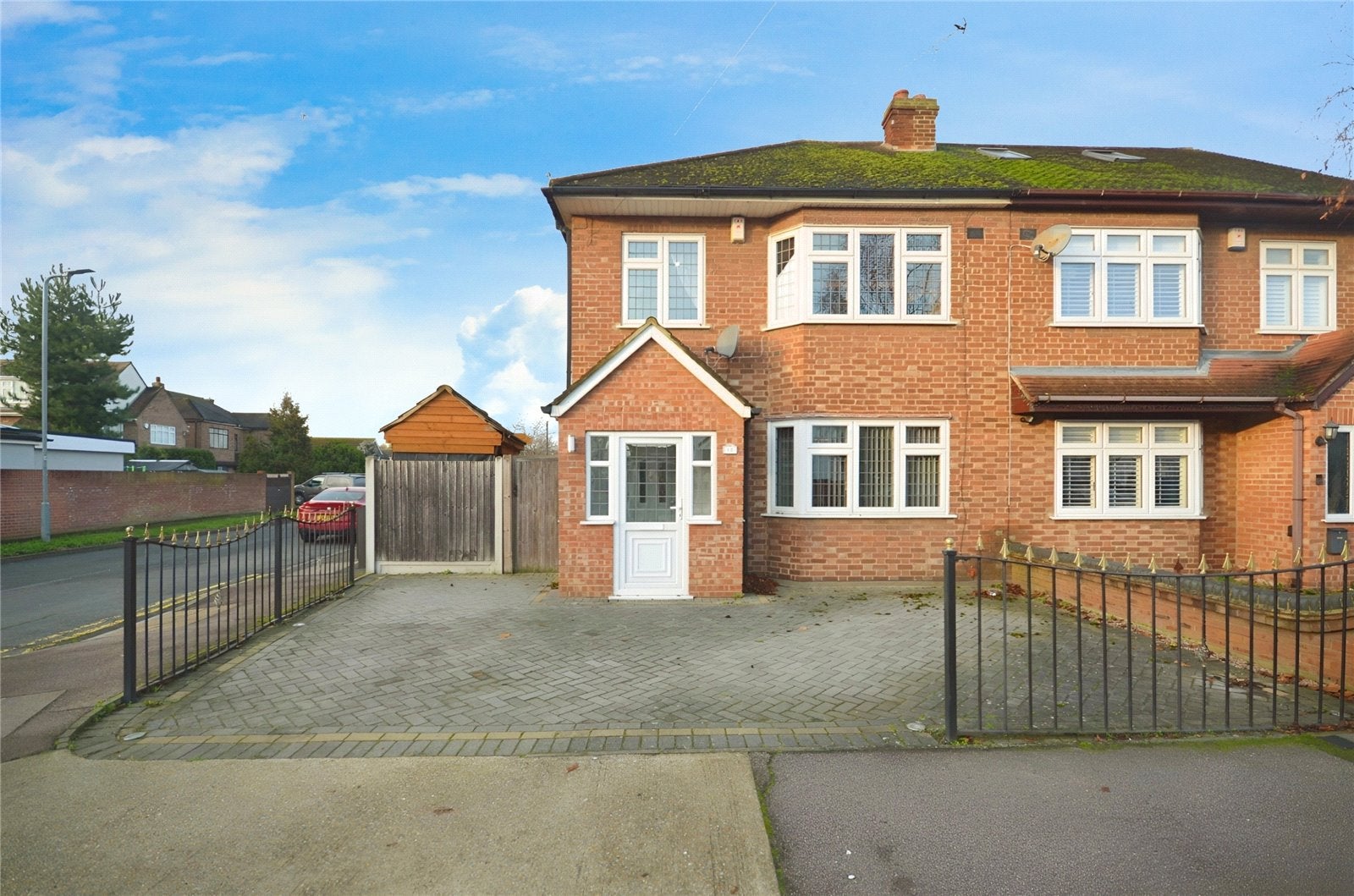 House Maclennan Avenue in Greater London