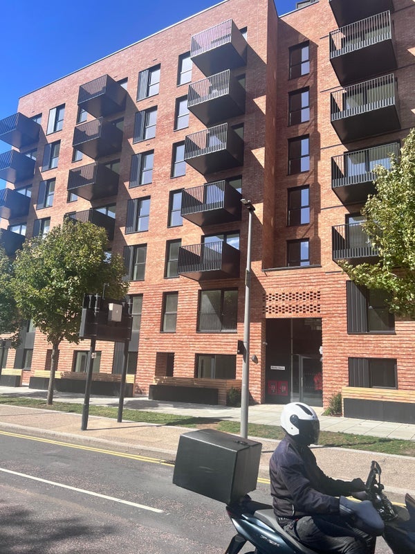 Room West Parkside in Greater London