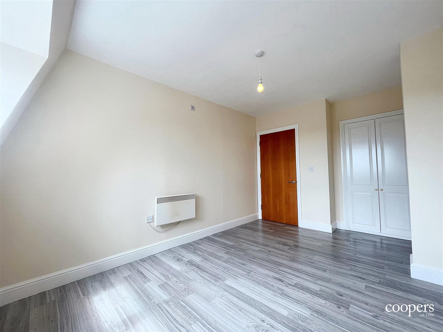 Flat Ickenham Road in Greater London