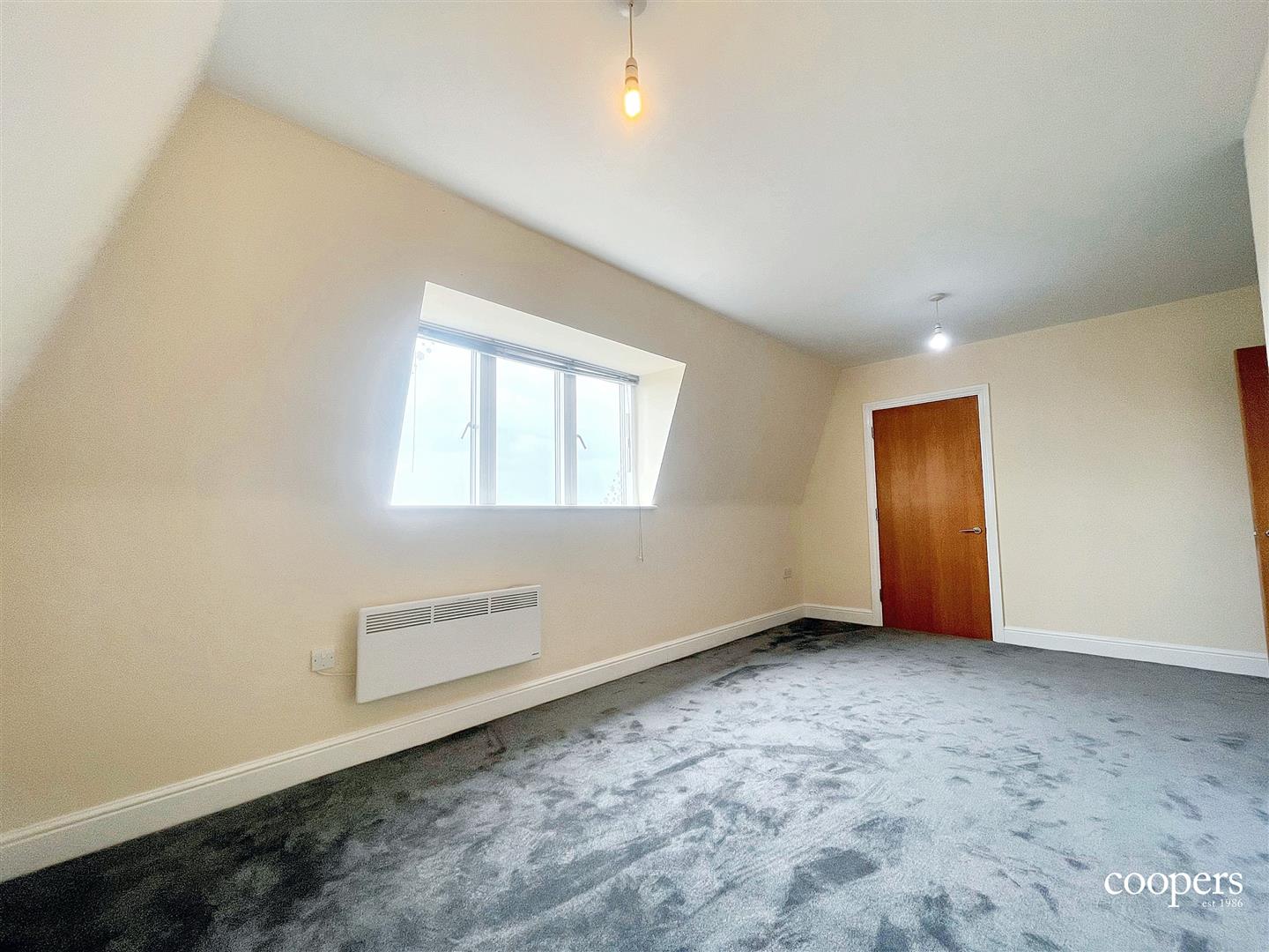 Flat Ickenham Road in Greater London