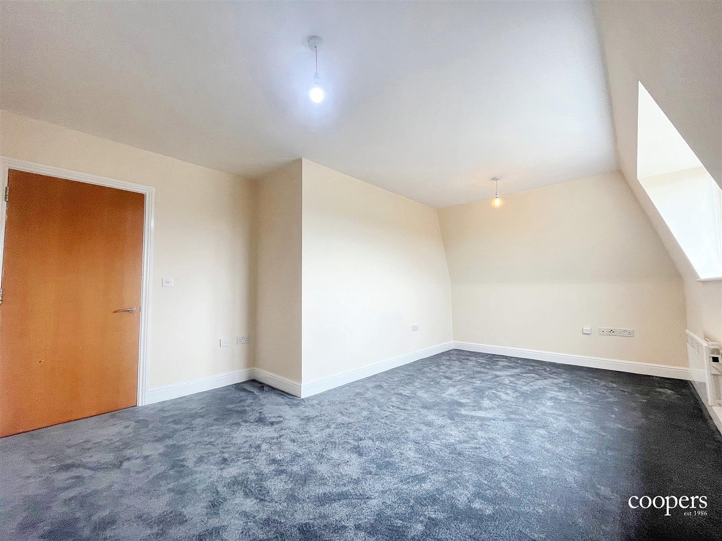 Flat Ickenham Road in Greater London
