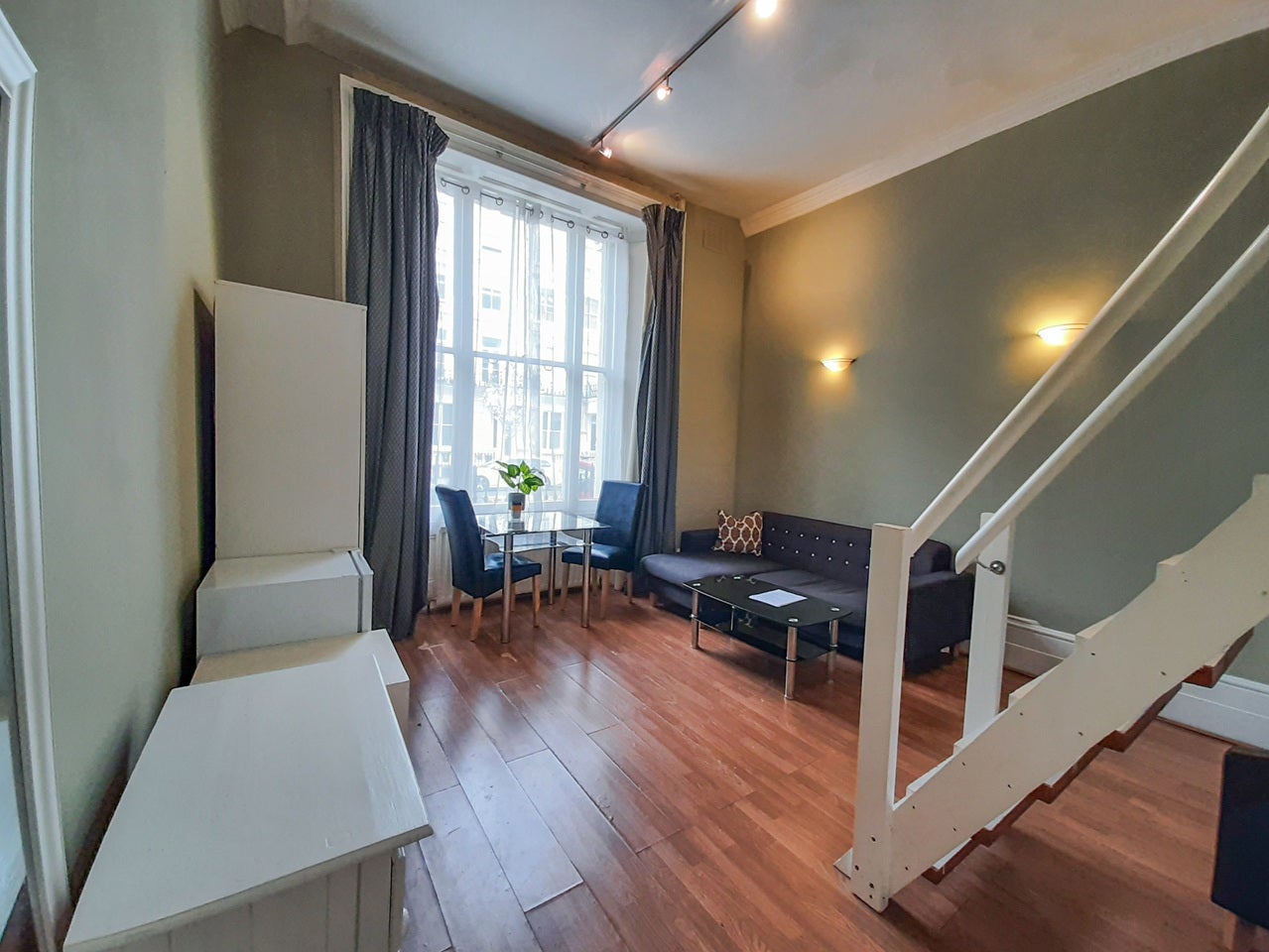 Room St Stephen's Gardens in City of Westminster