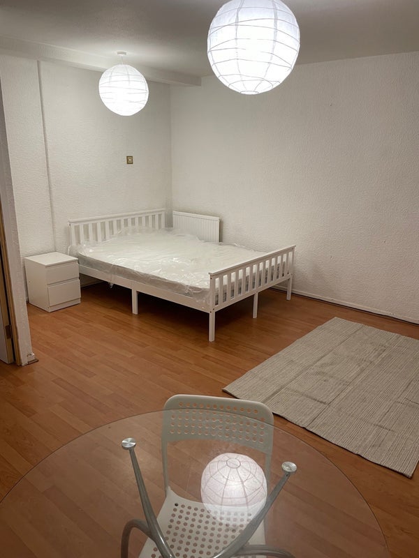 Room Portia Way in Greater London