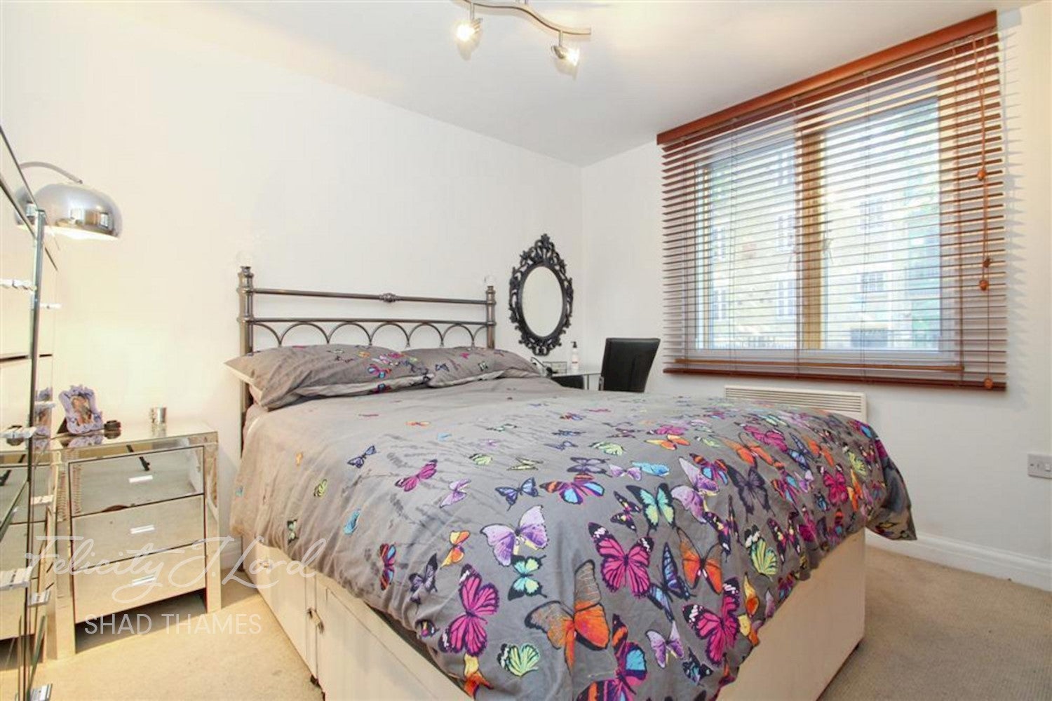 Flat Lafone Street in Greater London