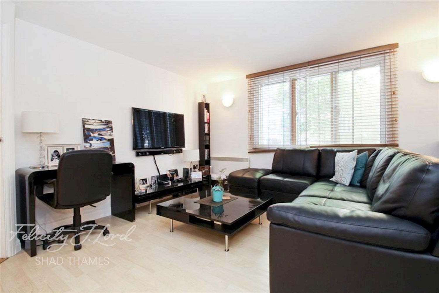 Flat Lafone Street in Greater London