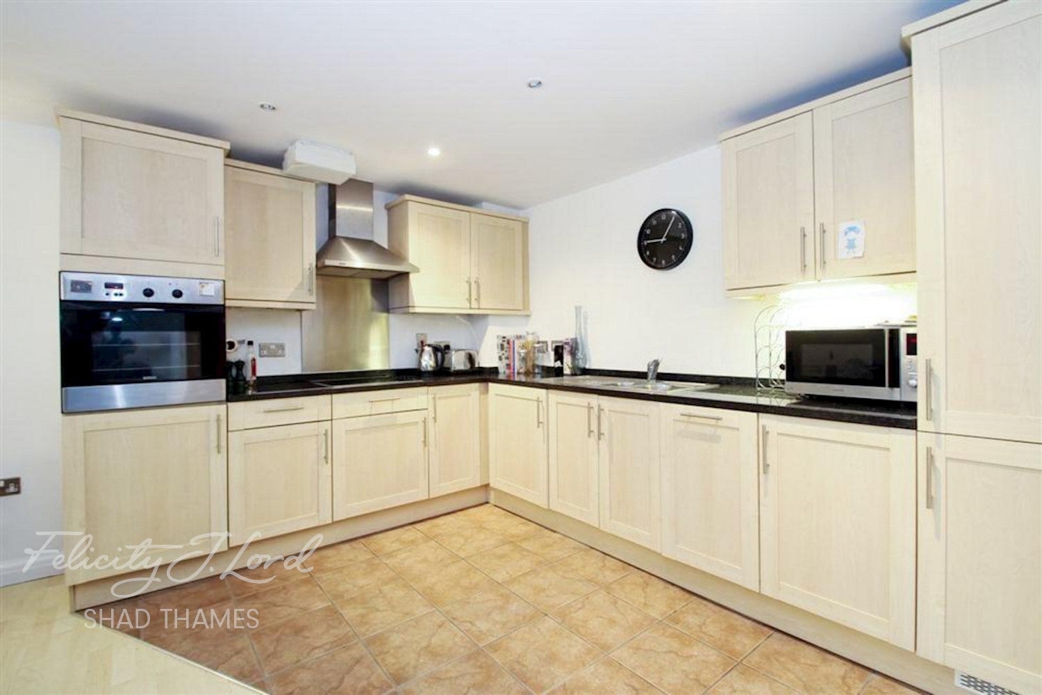 Flat Lafone Street in Greater London