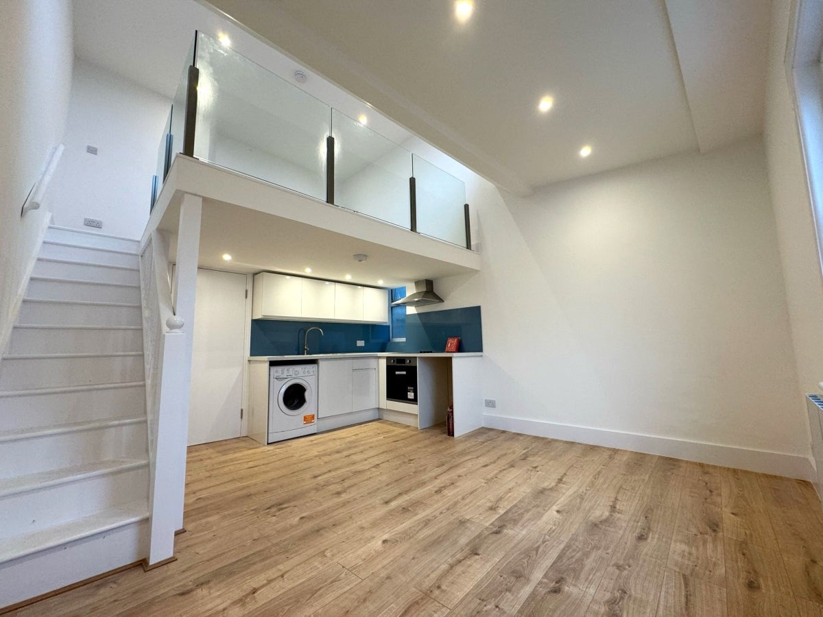Flat Tottenham Lane in Greater London