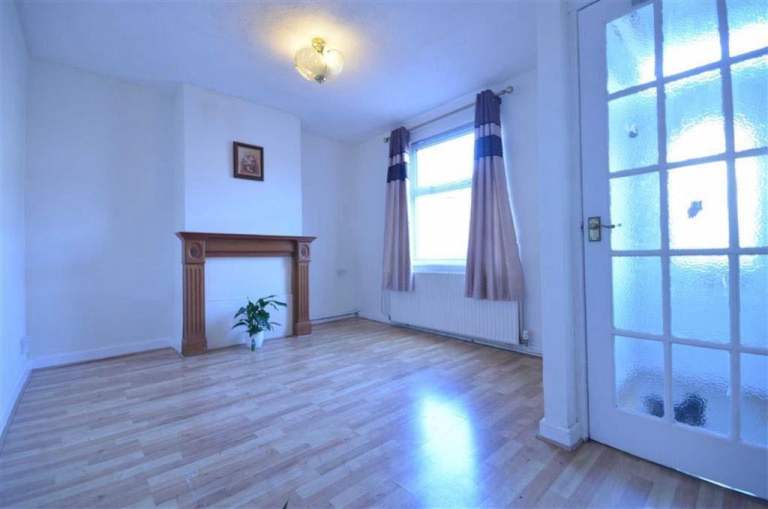 House Oakleaze in Gloucester
