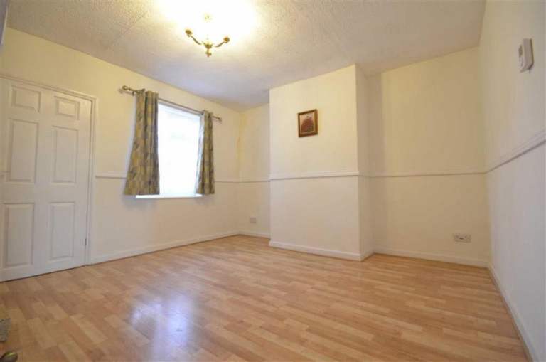 House Oakleaze in Gloucester
