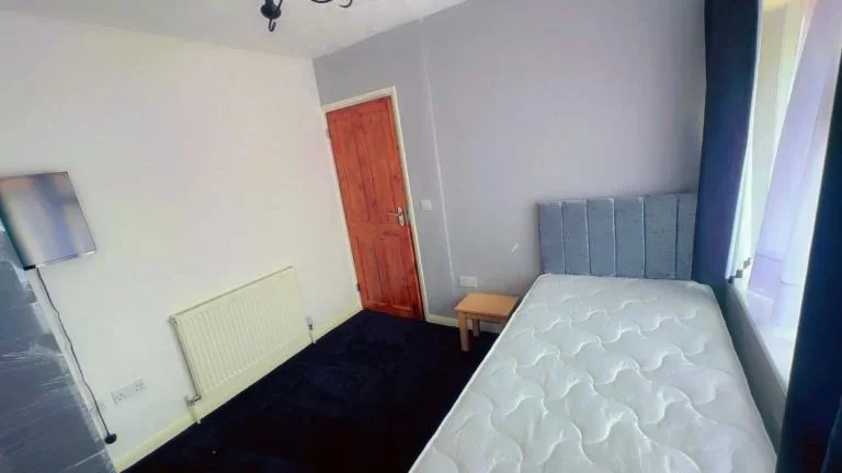 Room Kemp Road in Greater London