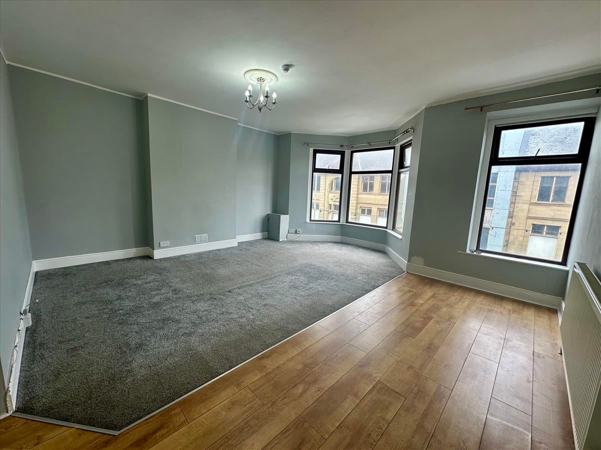 Flat Regent Road in Lancaster