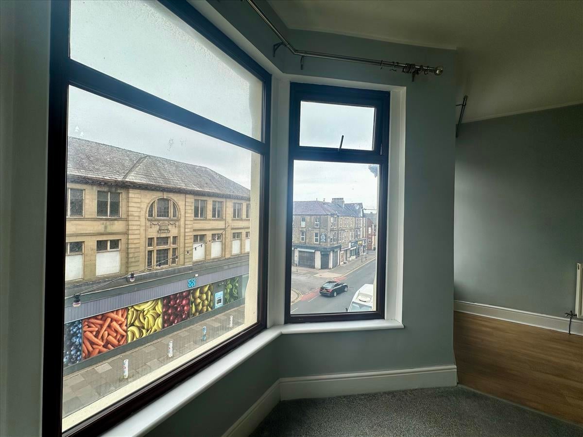 Flat Regent Road in Lancaster