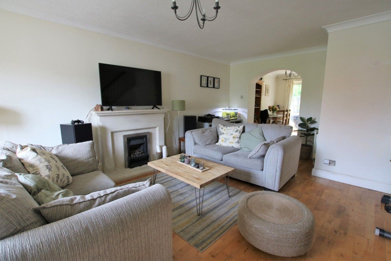 House Montague Close in Wokingham