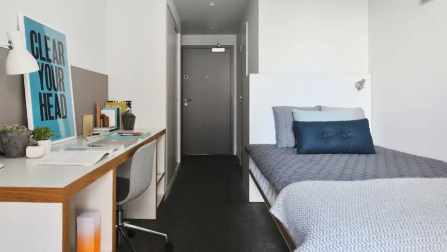 Room Tapper Walk in Greater London