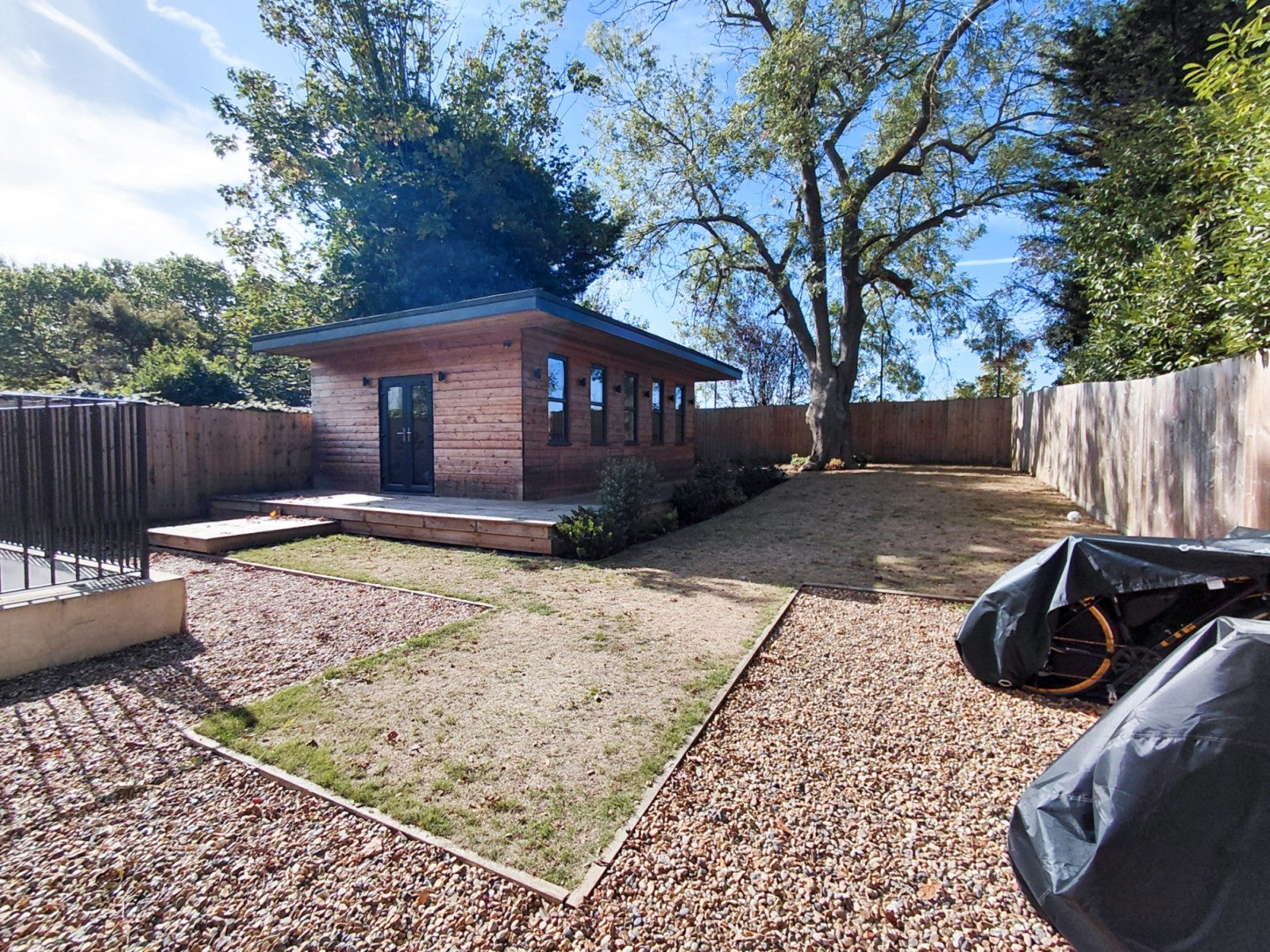 Flat Rosemont Road in Greater London