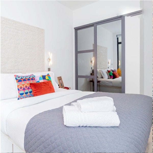 Flat Rosemont Road in Greater London