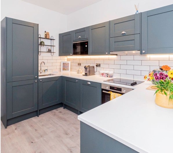 Flat Rosemont Road in Greater London