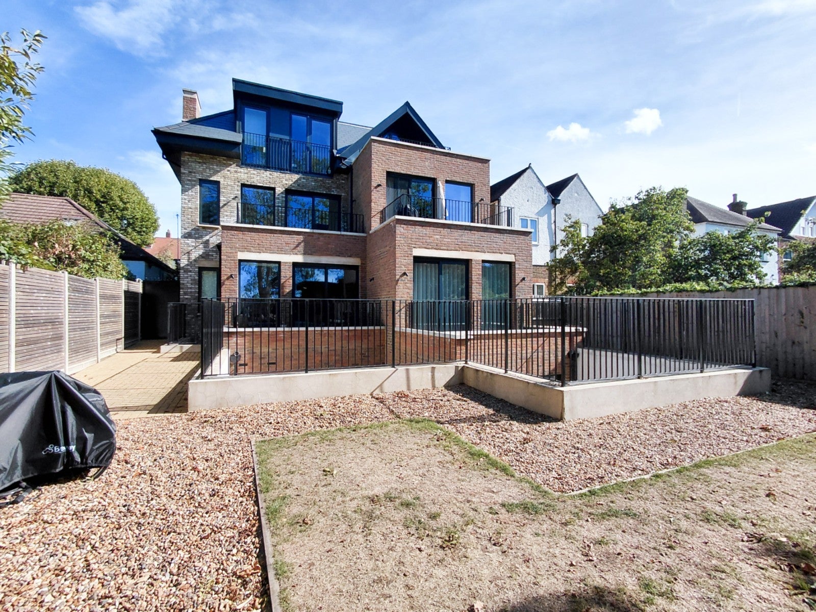 Flat Rosemont Road in Greater London