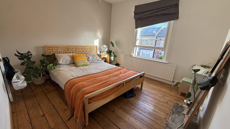 Room Carlwell Street in Greater London