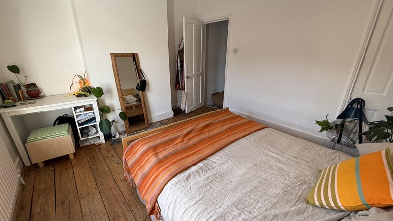 Room Carlwell Street in Greater London