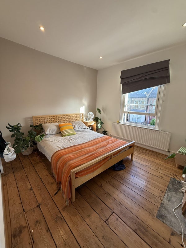 Room Carlwell Street in Greater London