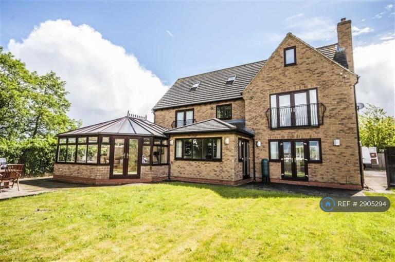 House Manor Farm Close in Broughton