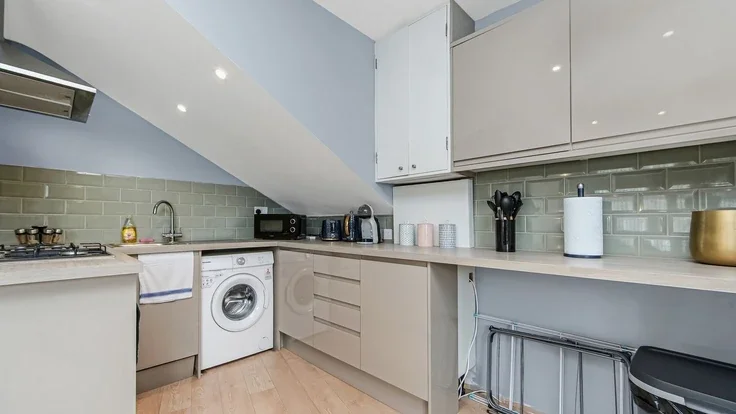 Flat Goswell Road in Greater London