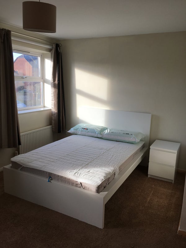 Room Schooner Way in Cardiff