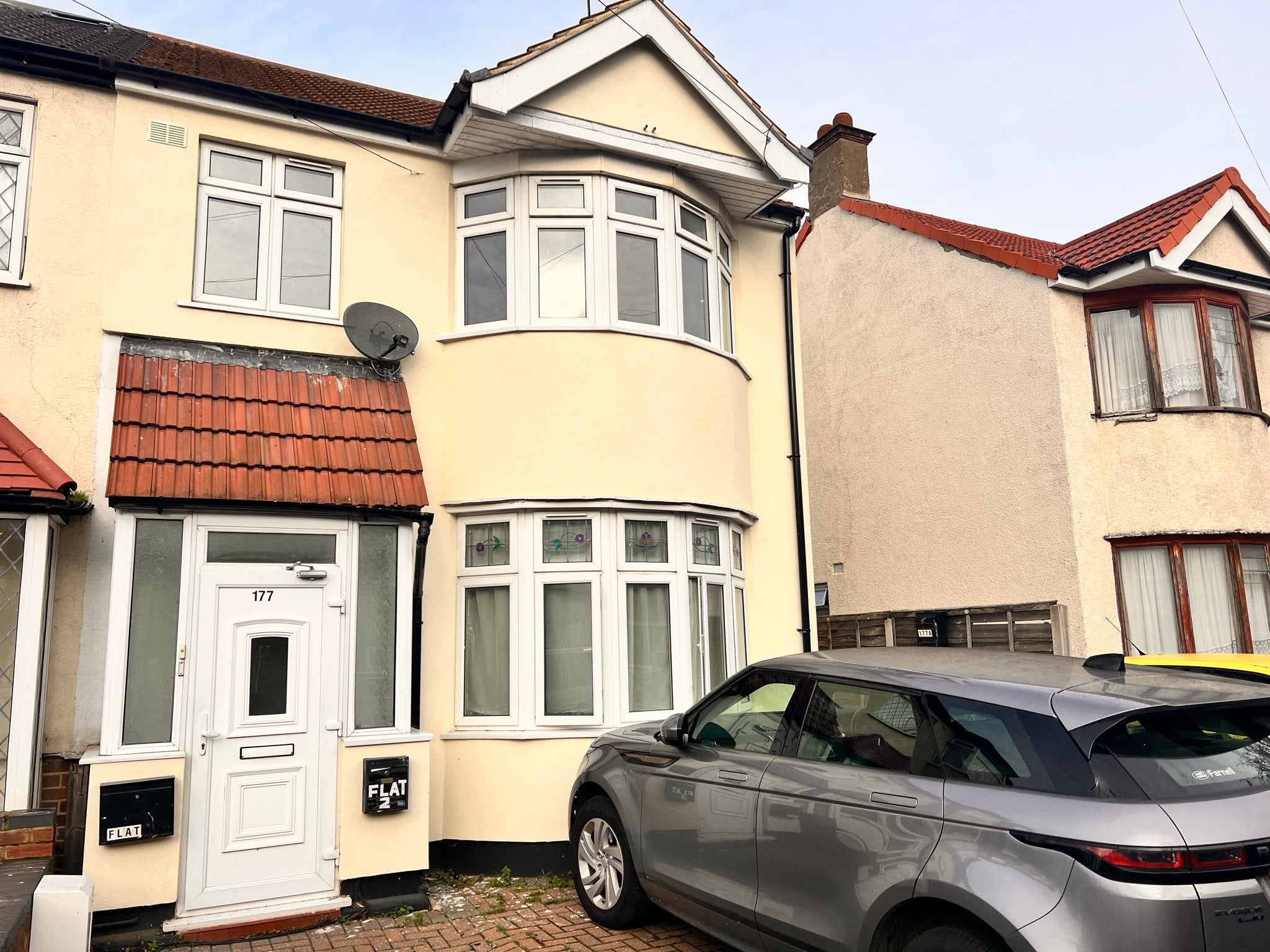 Flat Staines Road in Greater London