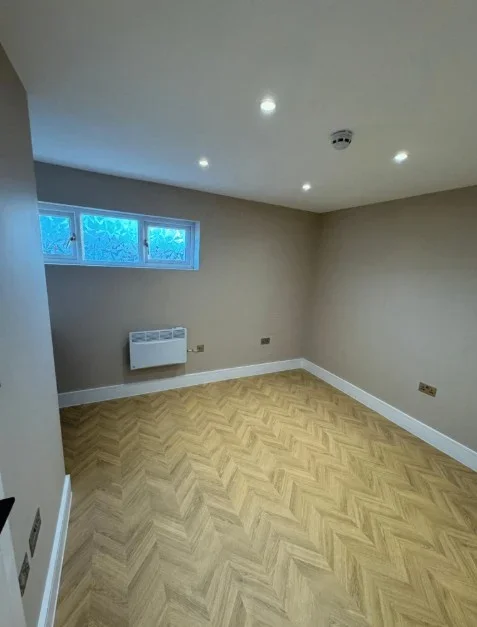 Flat Byron Close in Elmbridge